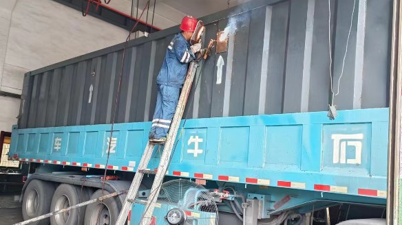 匯源煤氣維修工埋頭苦干創實效 匯源煤氣維修工埋頭苦干創實效
